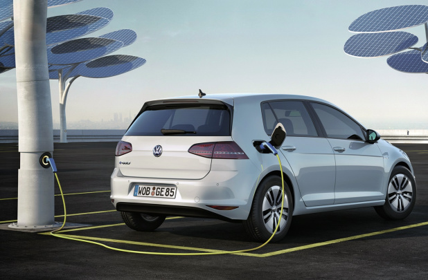 「VW｢e-Golf｣、独首相を招いてEV版を発表!【フランクフルトモーターショー】」の19枚目の画像