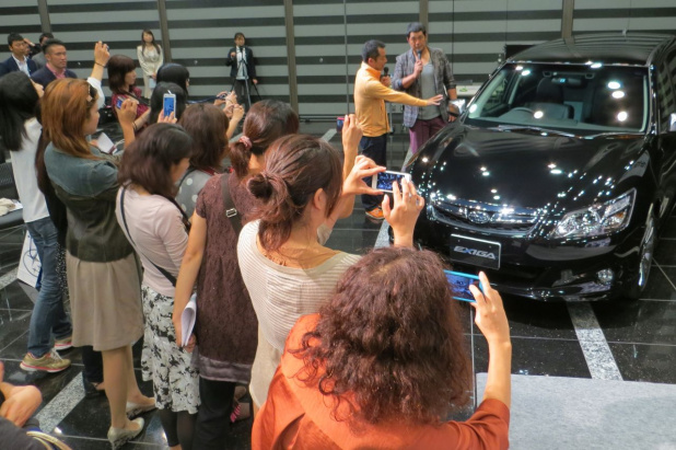 「女子が群がって高田延彦とスバルエクシーガの写メを撮ってたワケは？」の1枚目の画像
