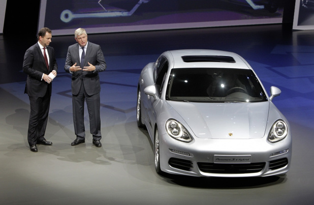 「VW｢e-Golf｣、独首相を招いてEV版を発表!【フランクフルトモーターショー】」の1枚目の画像