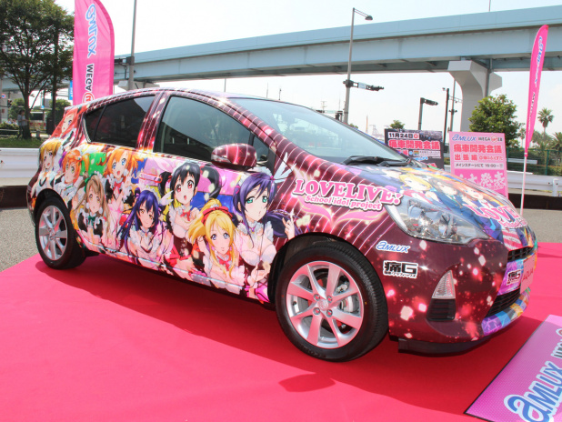 「トヨタはアニメとコラボで若者の心を掴む? 「ラブライヴ」公式痛車の発売を発表！」の4枚目の画像