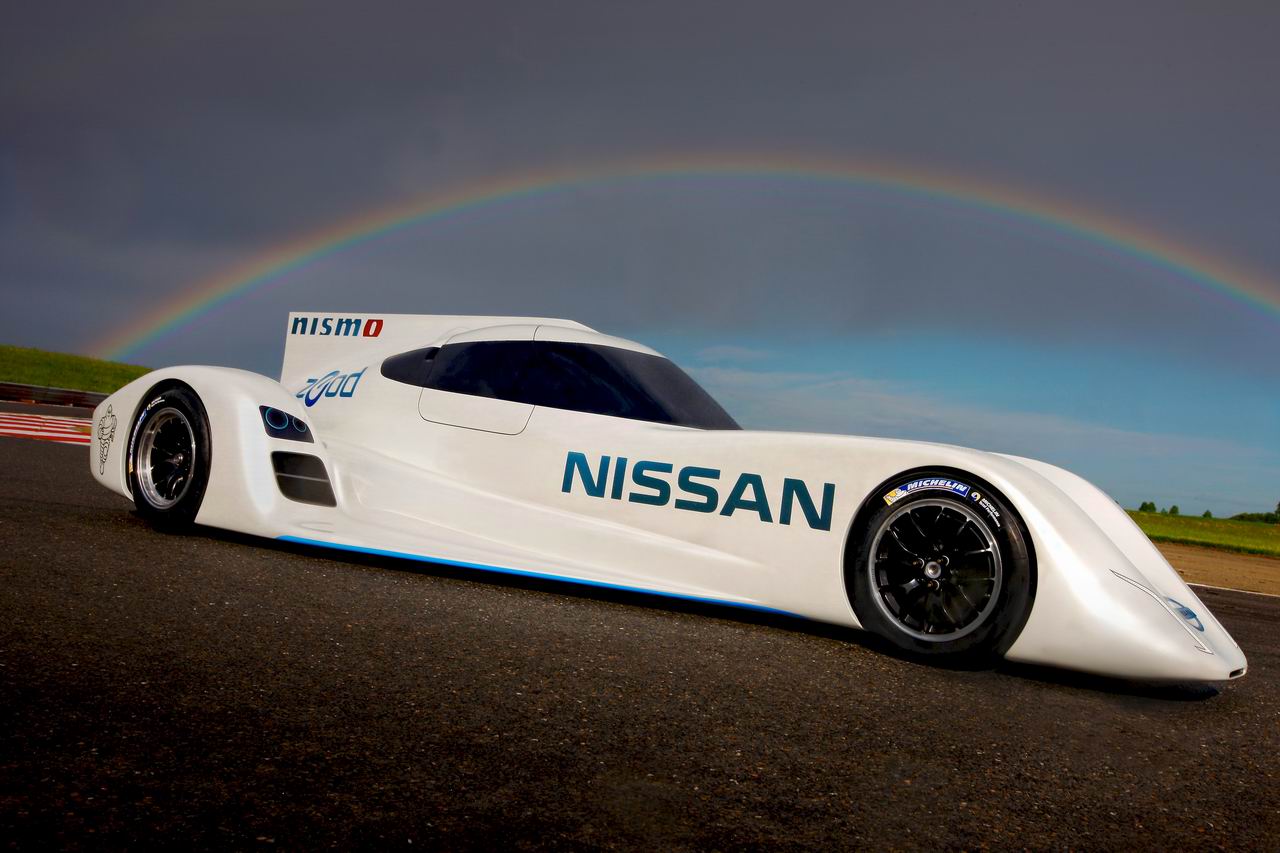 「画期的な日産の電動レースカーが世界初走行」の1枚目の画像