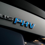 プリウス「PHV」が価格改定で285万円～、LEDエンブレムを標準装備 - prius_phv1309_04