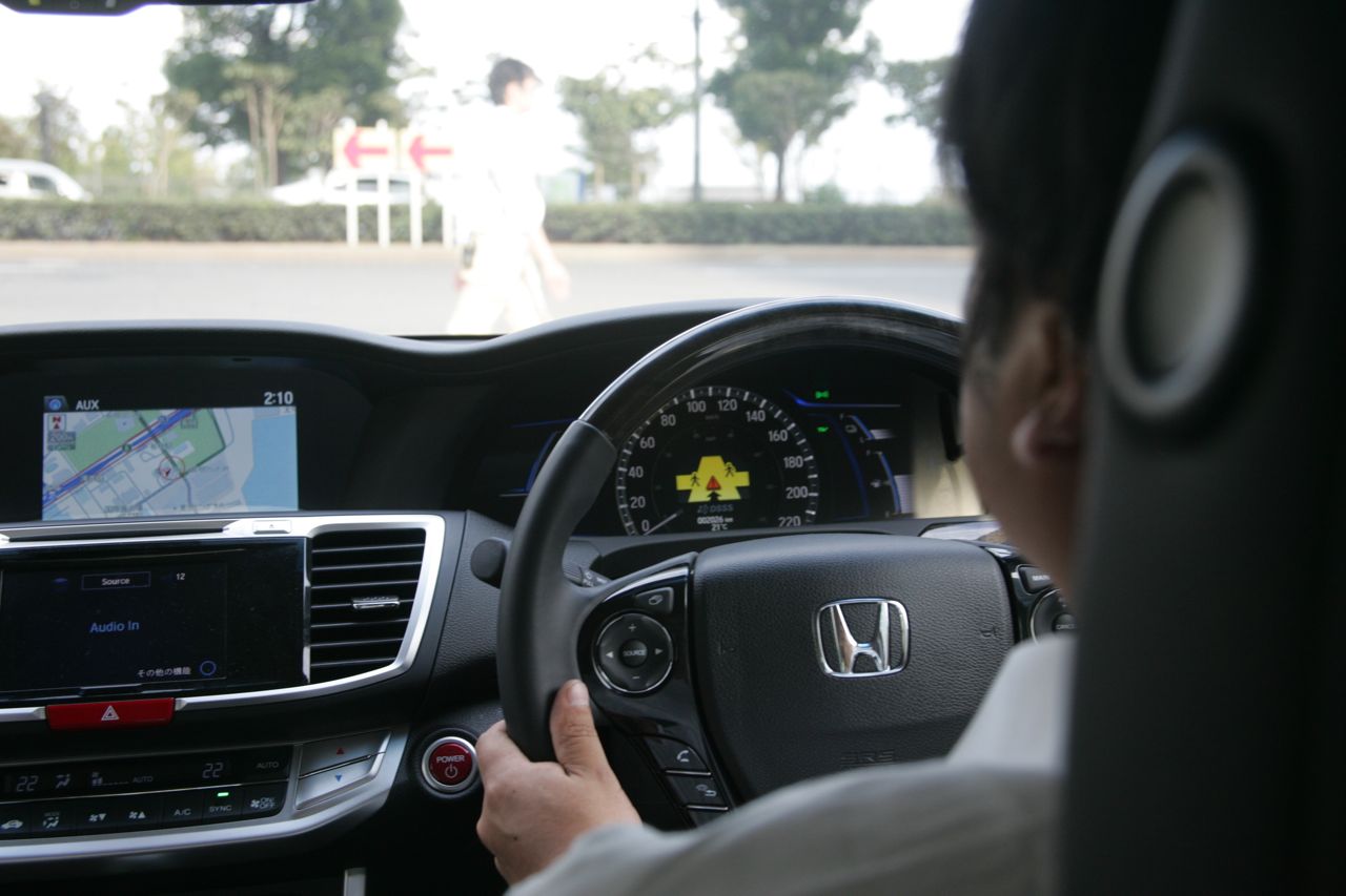 「日本は安全技術で世界をリードできるのか？ ITS世界会議東京2013で実験車に試乗」の28枚目の画像