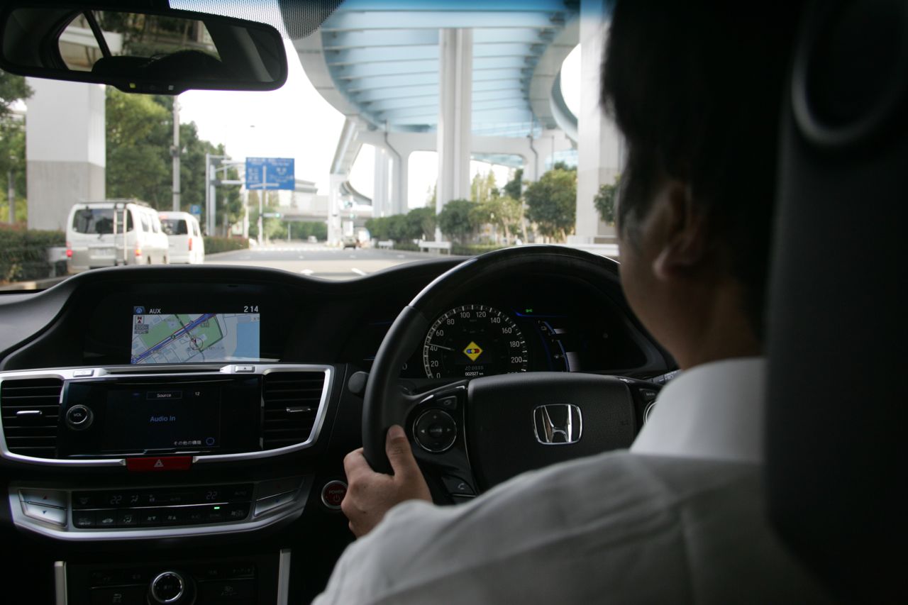 「日本は安全技術で世界をリードできるのか？ ITS世界会議東京2013で実験車に試乗」の27枚目の画像