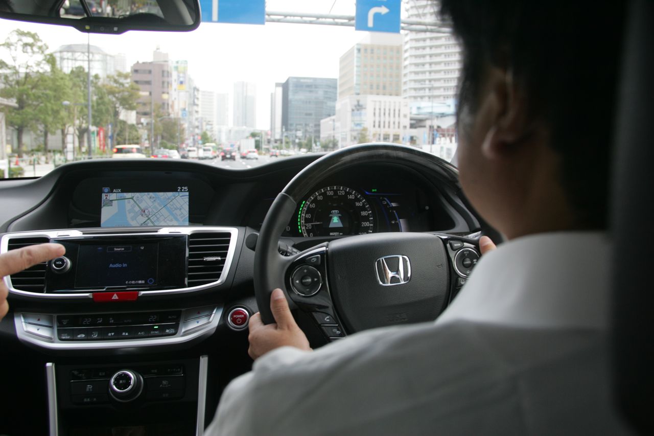 「日本は安全技術で世界をリードできるのか？ ITS世界会議東京2013で実験車に試乗」の25枚目の画像