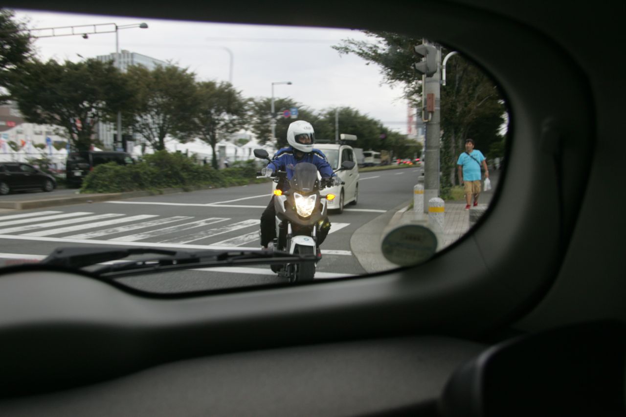 「日本は安全技術で世界をリードできるのか？ ITS世界会議東京2013で実験車に試乗」の8枚目の画像