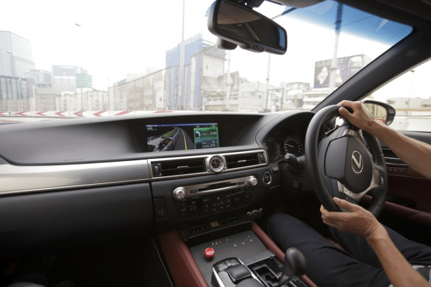 「トヨタが自動運転を「ITS世界会議東京2013」で披露」の1枚目の画像