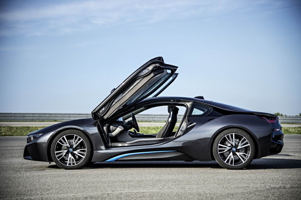 「BMW i8画像ギャラリー ─ 1.5LのHVで2000万円級の新世代スーパーカー」の8枚目の画像