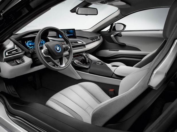 「BMW i8画像ギャラリー ─ 1.5LのHVで2000万円級の新世代スーパーカー」の12枚目の画像