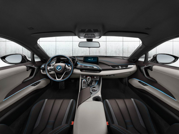 「BMW i8画像ギャラリー ─ 1.5LのHVで2000万円級の新世代スーパーカー」の13枚目の画像