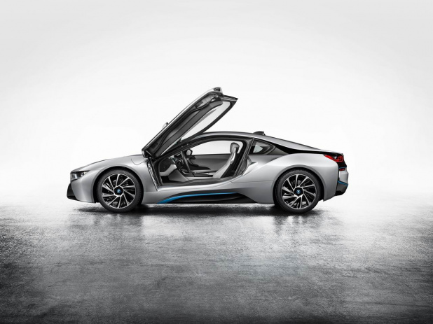 「BMW i8画像ギャラリー ─ 1.5LのHVで2000万円級の新世代スーパーカー」の22枚目の画像