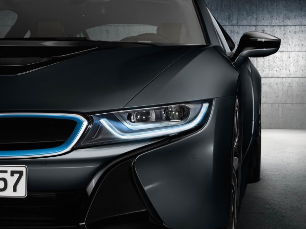 「BMW i8画像ギャラリー ─ 1.5LのHVで2000万円級の新世代スーパーカー」の23枚目の画像