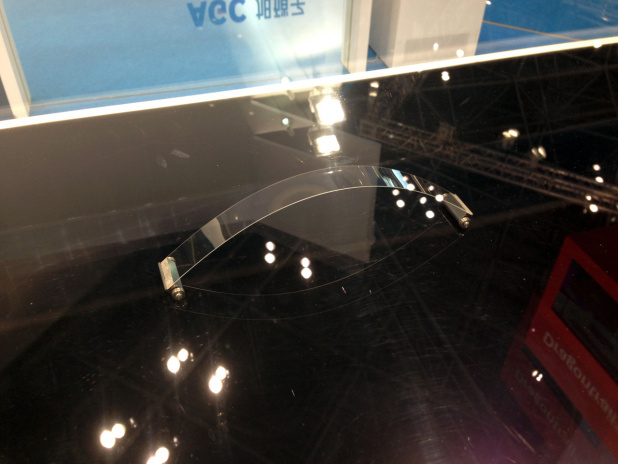 「[動画]曲げても割れない旭硝子の薄いガラス【東京モーターショー2013】」の1枚目の画像