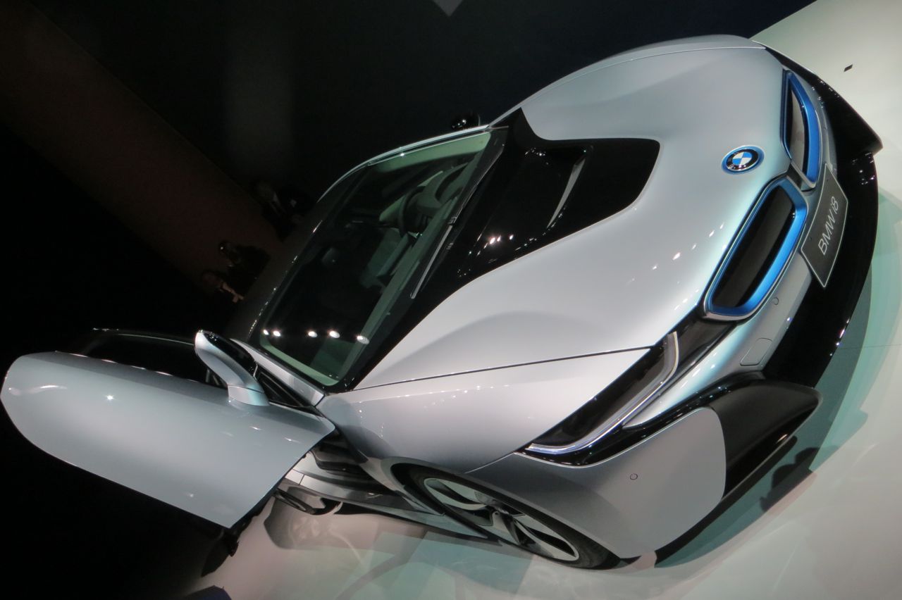 Bmw I8 02 画像 Bmw I3 I8 価格は8 の消費税込みで499万円から1917万円で登場 Clicccar Com