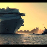 「フィアット500が海上でイタリア豪華客船をエスコート！【動画】」の1枚目の画像ギャラリーへのリンク