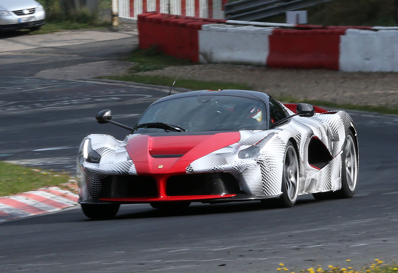 フェラーリ「La Ferrari（ラ・フェラーリ）」市販版をスクープ撮