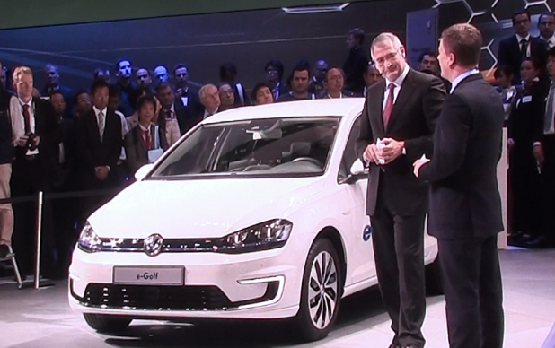 「VWが「リッター91km」の超低燃費な「twin up!」を世界初披露!【東京モーターショー2013】」の14枚目の画像