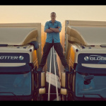 「ジャン＝クロード・ヴァン・ダムが仁王立ちでやったスゴいことは? ボルボ・トラックの最新CM【動画】」の1枚目の画像ギャラリーへのリンク