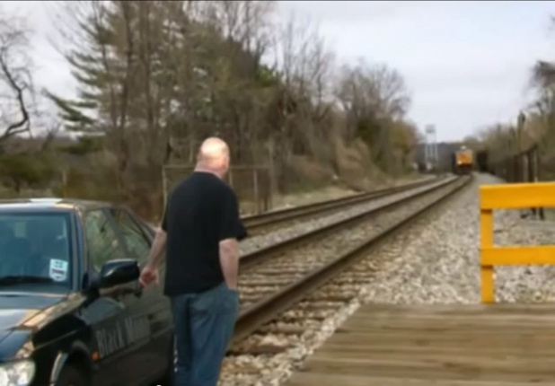「迫る列車と衝突回避した驚きの方法は？【動画】」の1枚目の画像