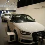 アウディR8が滝に打たれているのはなぜ？【動画】 - Audi Forum Tokyo_2