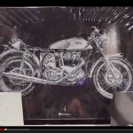 「箸」で描くヒストリック・バイクが情熱的！【動画】 - Bike_Painting_01