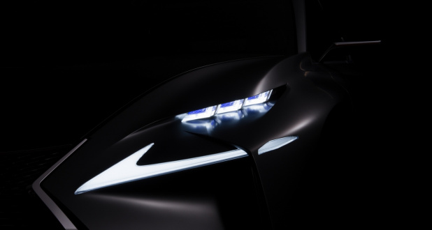 「レクサスの新しい「F」、エンジンフードを公開【デトロイトショー2014】」の1枚目の画像
