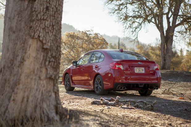 「スバル「WRX 2015」画像ギャラリー ─ WRX STI登場直前？ 直噴ターボと6MTの組み合わせ」の10枚目の画像