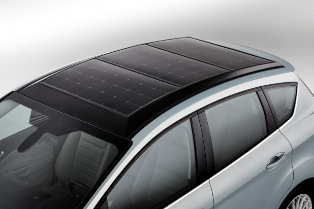 「太陽光発電で充電できるフォードのハイブリッドカー【CES2014】」の1枚目の画像