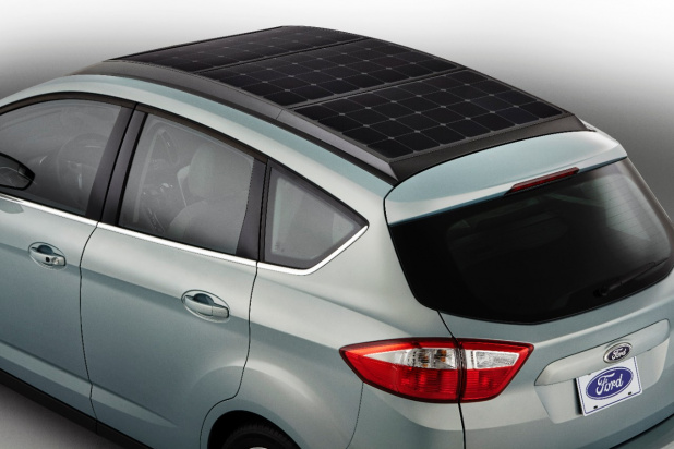 「太陽光発電で充電できるフォードのハイブリッドカー【CES2014】」の4枚目の画像