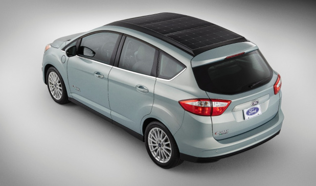 「太陽光発電で充電できるフォードのハイブリッドカー【CES2014】」の5枚目の画像