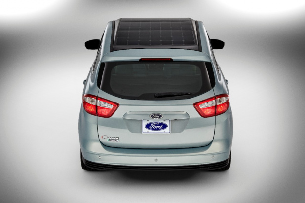 「太陽光発電で充電できるフォードのハイブリッドカー【CES2014】」の6枚目の画像