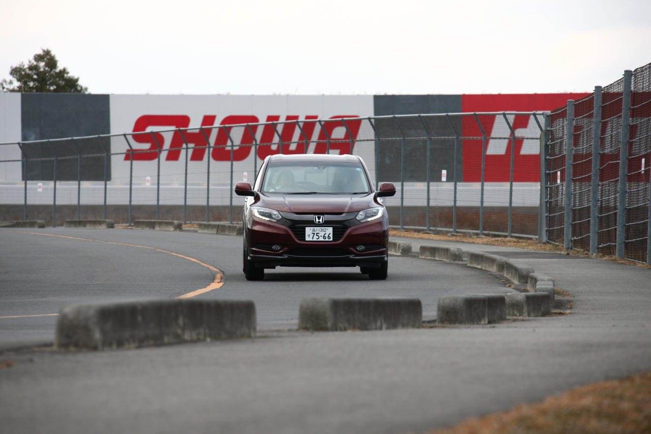 俊敏なハンドリングと改善の余地ある乗り心地 ホンダ ヴェゼル試乗記02 Clicccar Com