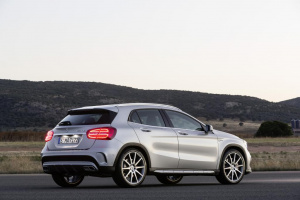 MERCEDES_BENZ_GLA_AMG_01