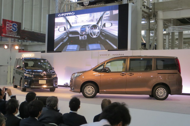 「トヨタのミニバン新型「ノア／ヴォクシー」登場! ハイブリッドの燃費はリッター23.8km!!」の1枚目の画像