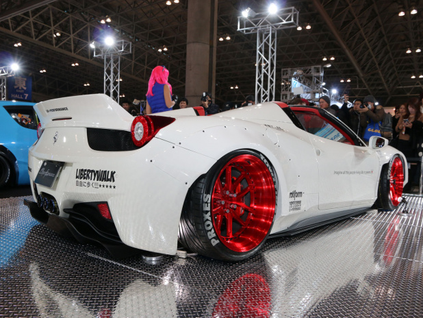 「【東京国際カスタムカーコンテスト2014】インポートカー部門最優秀賞はセクシーヒップのフェラーリ458！」の3枚目の画像