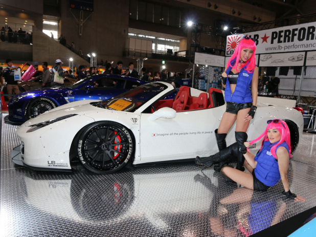 「【東京国際カスタムカーコンテスト2014】インポートカー部門最優秀賞はセクシーヒップのフェラーリ458！」の1枚目の画像