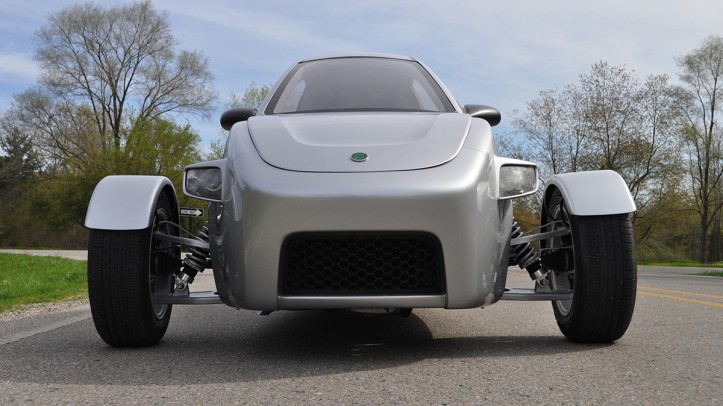 「リッター35km超の低燃費! 価格は71万円の三輪自動車「エリオ」登場」の1枚目の画像