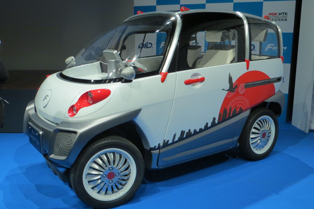 水に浮く小型EV「FOMMコンセプトOne」が水に浮くわけは？ | clicccar.com
