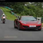マクラーレンかドゥカティか? スーパーカーとスーパーバイク速いのは!?【動画】 - MP4_vs_Ducati_01