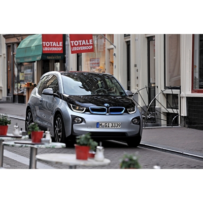 「BMW『i3』画像ギャラリー – 次世代電気自動車のデザインと未来感」の24枚目の画像