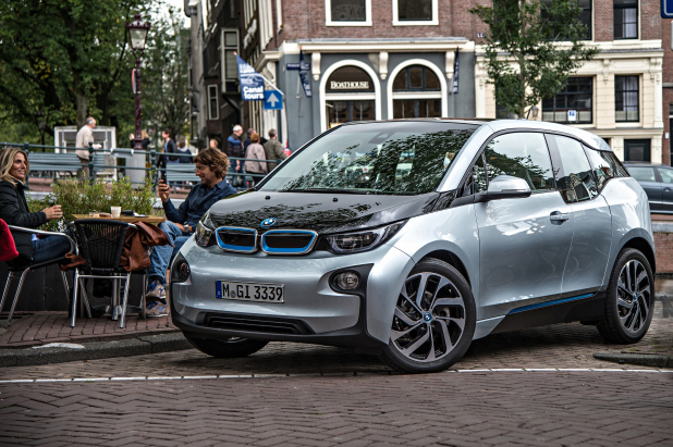 「BMW『i3』画像ギャラリー – 次世代電気自動車のデザインと未来感」の23枚目の画像