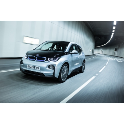 「BMW『i3』画像ギャラリー – 次世代電気自動車のデザインと未来感」の16枚目の画像