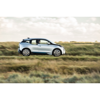「BMW『i3』画像ギャラリー – 次世代電気自動車のデザインと未来感」の9枚目の画像