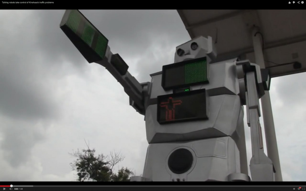 「時代の最先端!? 交通整理にロボットが活躍中【動画】」の1枚目の画像