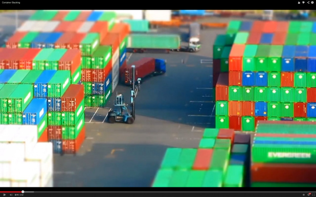 「これはカワイイ! まるでミニカーが運ぶレゴブロック【動画】」の1枚目の画像