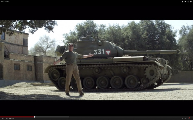 「シュワちゃん所有の「愛戦車」で何かをぶっ壊す強烈チャリティー募集中!【動画】」の1枚目の画像