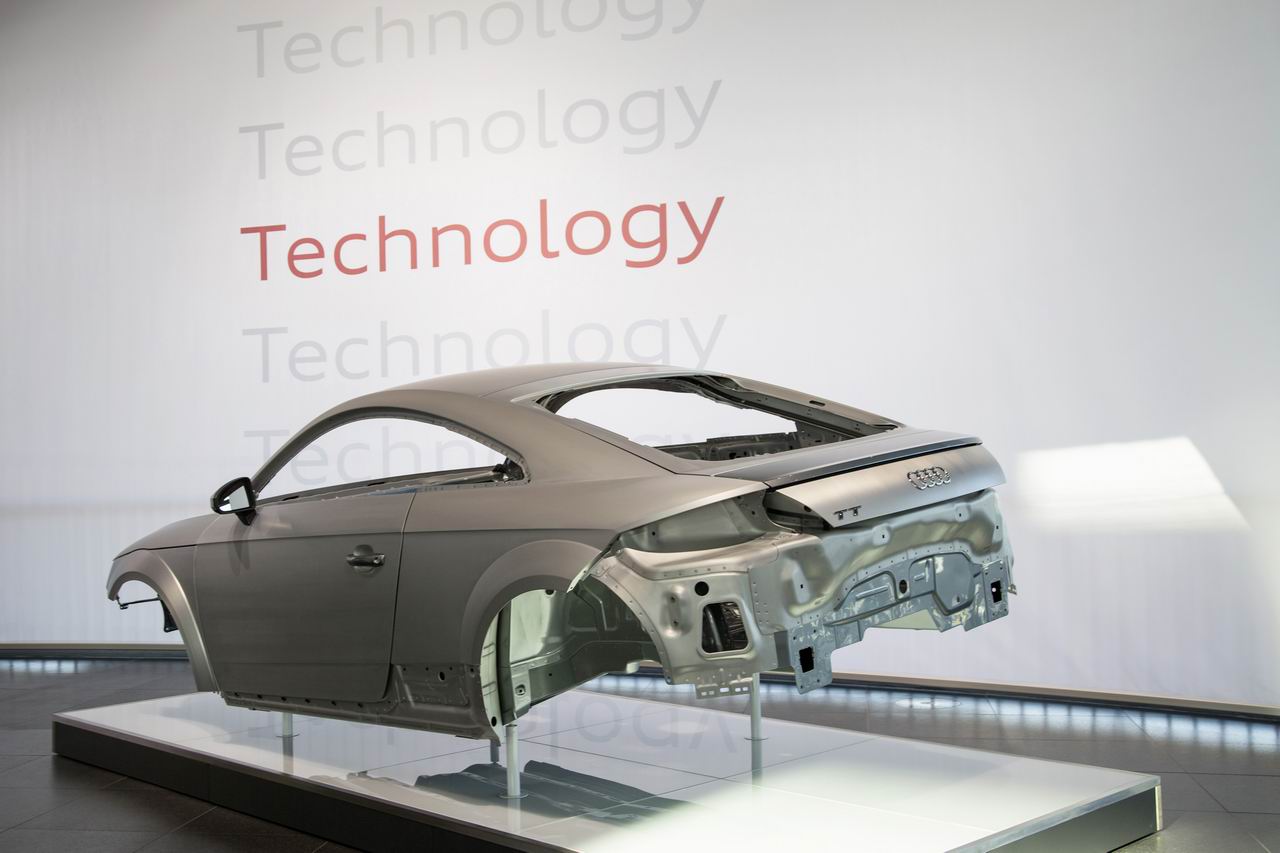 アウディ Ttクーペ 画像ギャラリー アルミパネル多用で50kgの軽量化 Clicccar Com