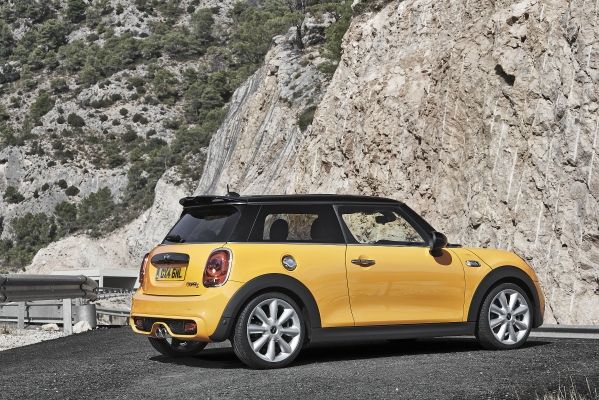 「新型BMW『MINI』画像ギャラリー – モダンに洗練されたエクステリアデザイン」の3枚目の画像