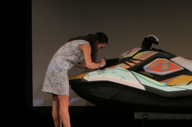 「土屋アンナが新型水上バイクの発表会でミニLIVEに登場！」の29枚目の画像