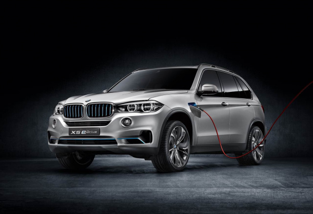 「BMWがプラグインハイブリッドX5コンセプトをNYで発表」の1枚目の画像